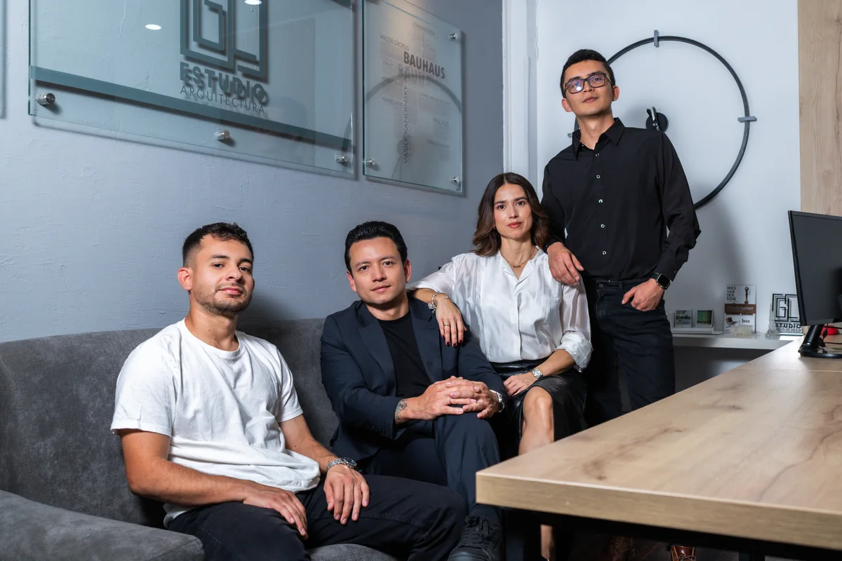 El equipo, en el estudio