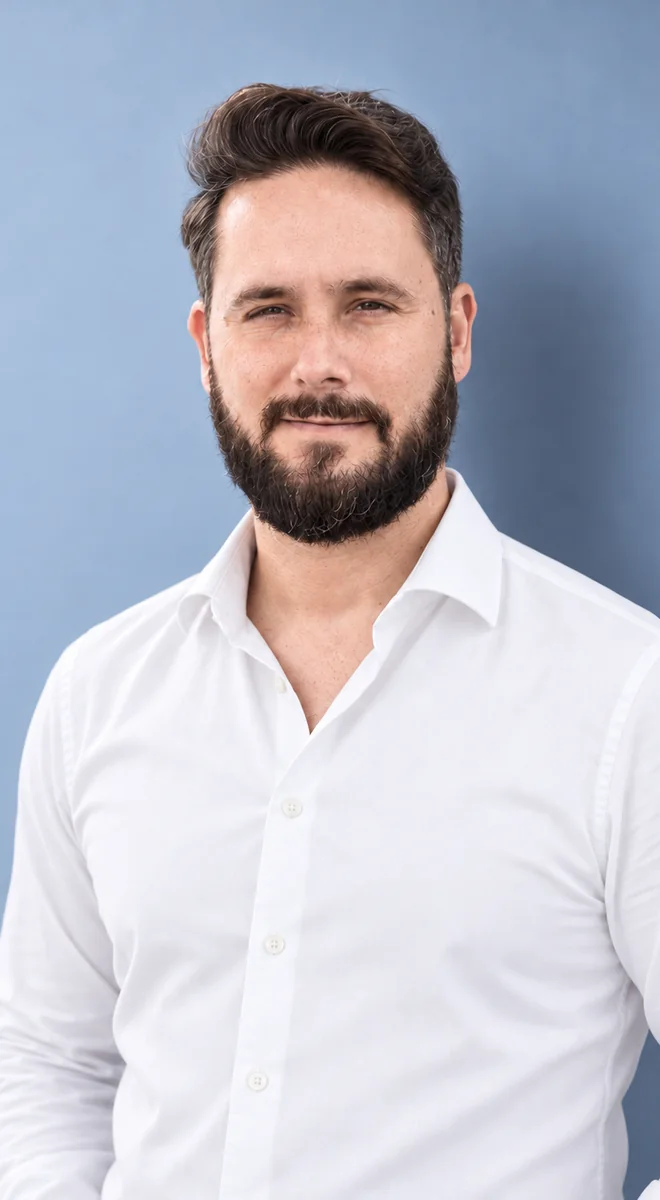 Javier, del equipo de GL Homes